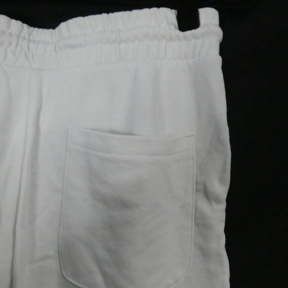 H&M - Regular Fit | medium | White Sweat Shorts - Picture 11 of 14